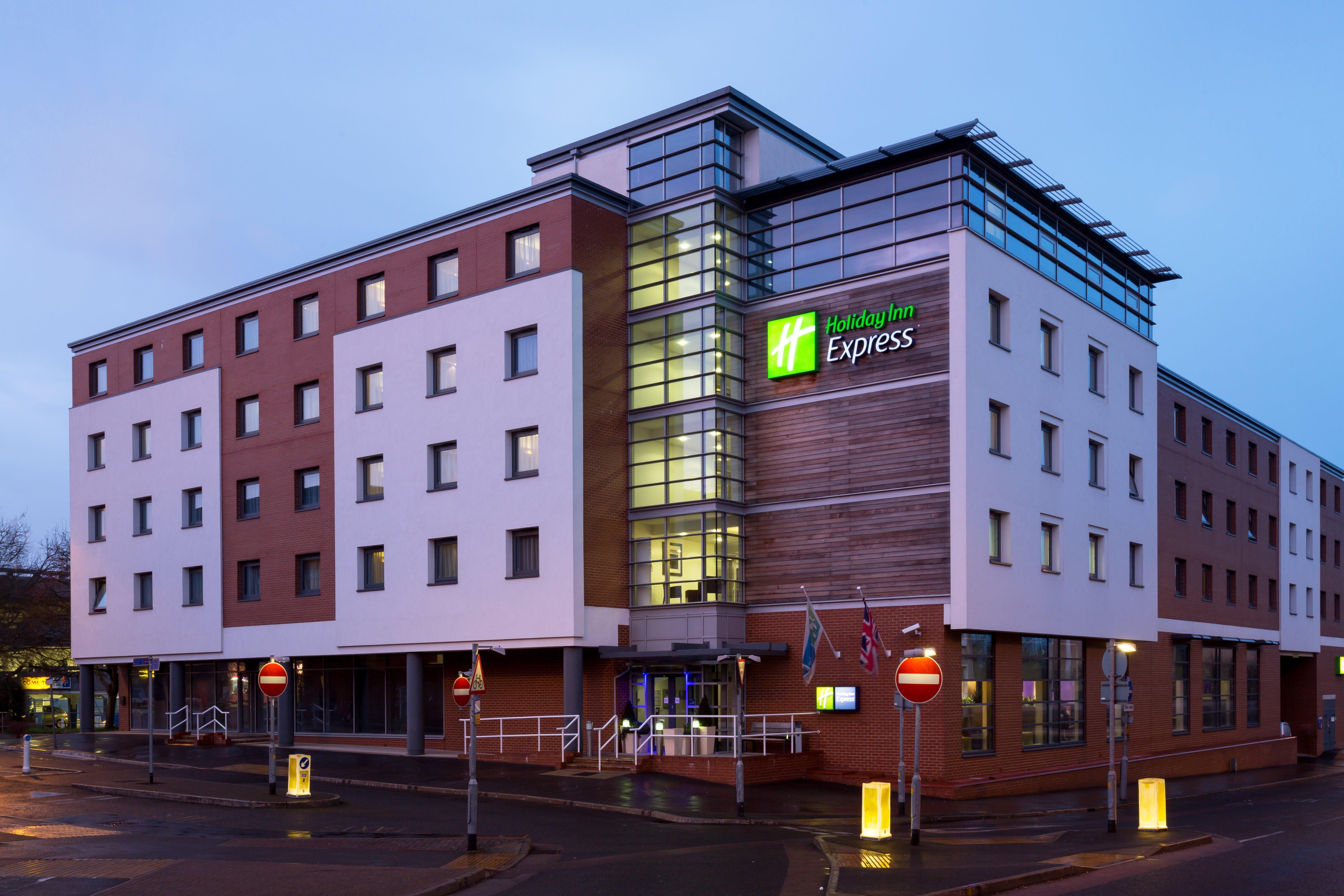 Holiday Inn Express Harlow By Ihg Εξωτερικό φωτογραφία
