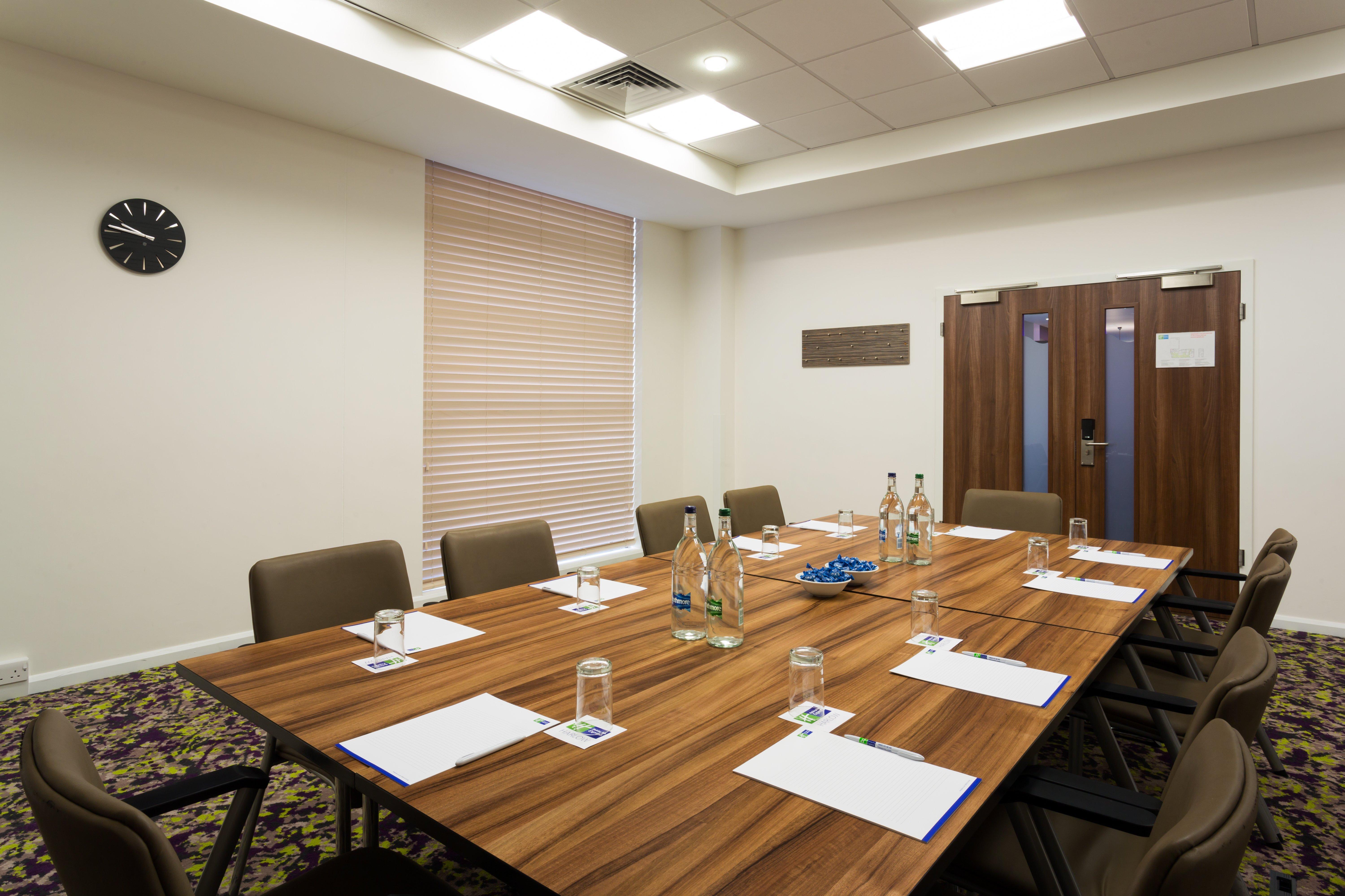 Holiday Inn Express Harlow By Ihg Εξωτερικό φωτογραφία