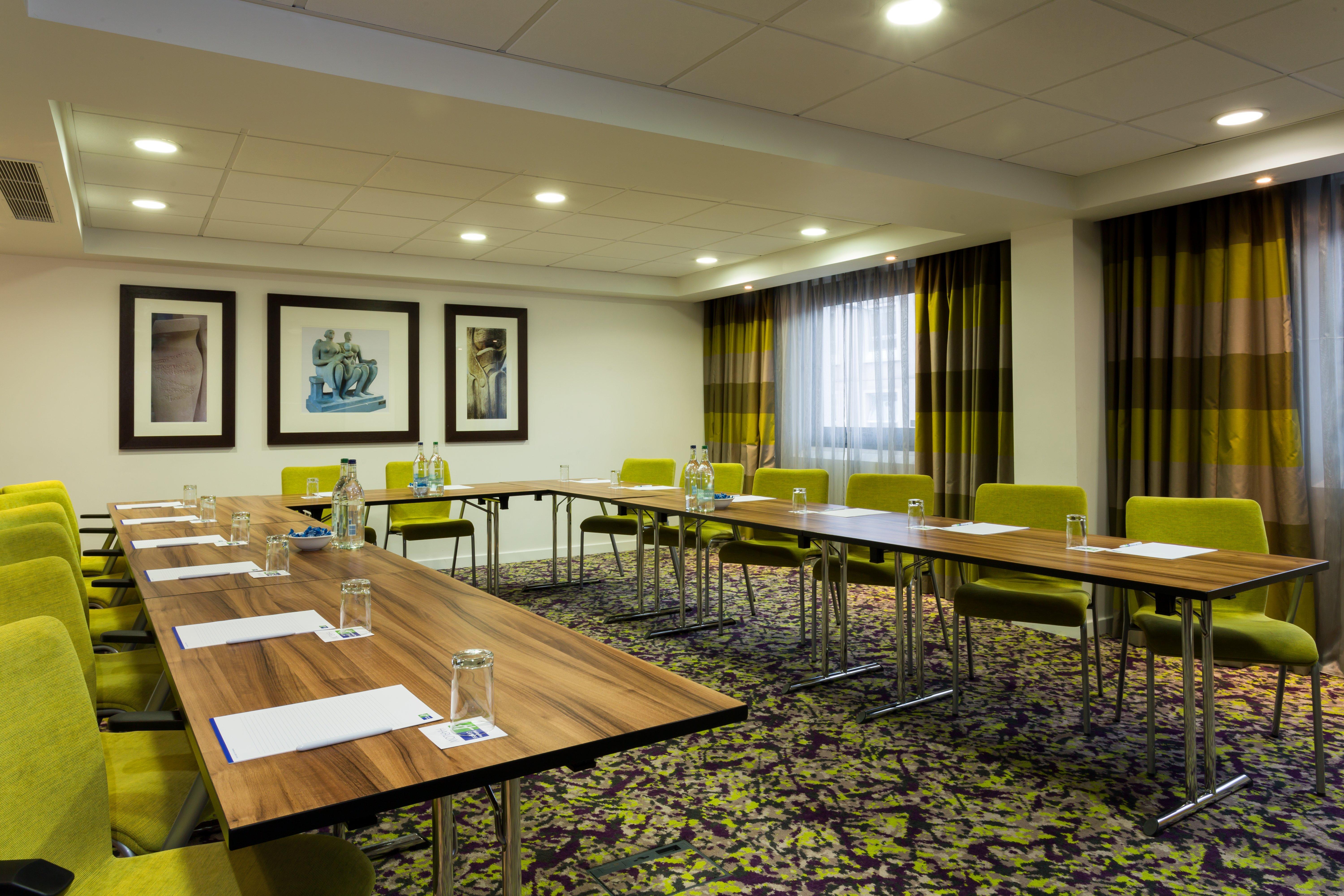 Holiday Inn Express Harlow By Ihg Εξωτερικό φωτογραφία