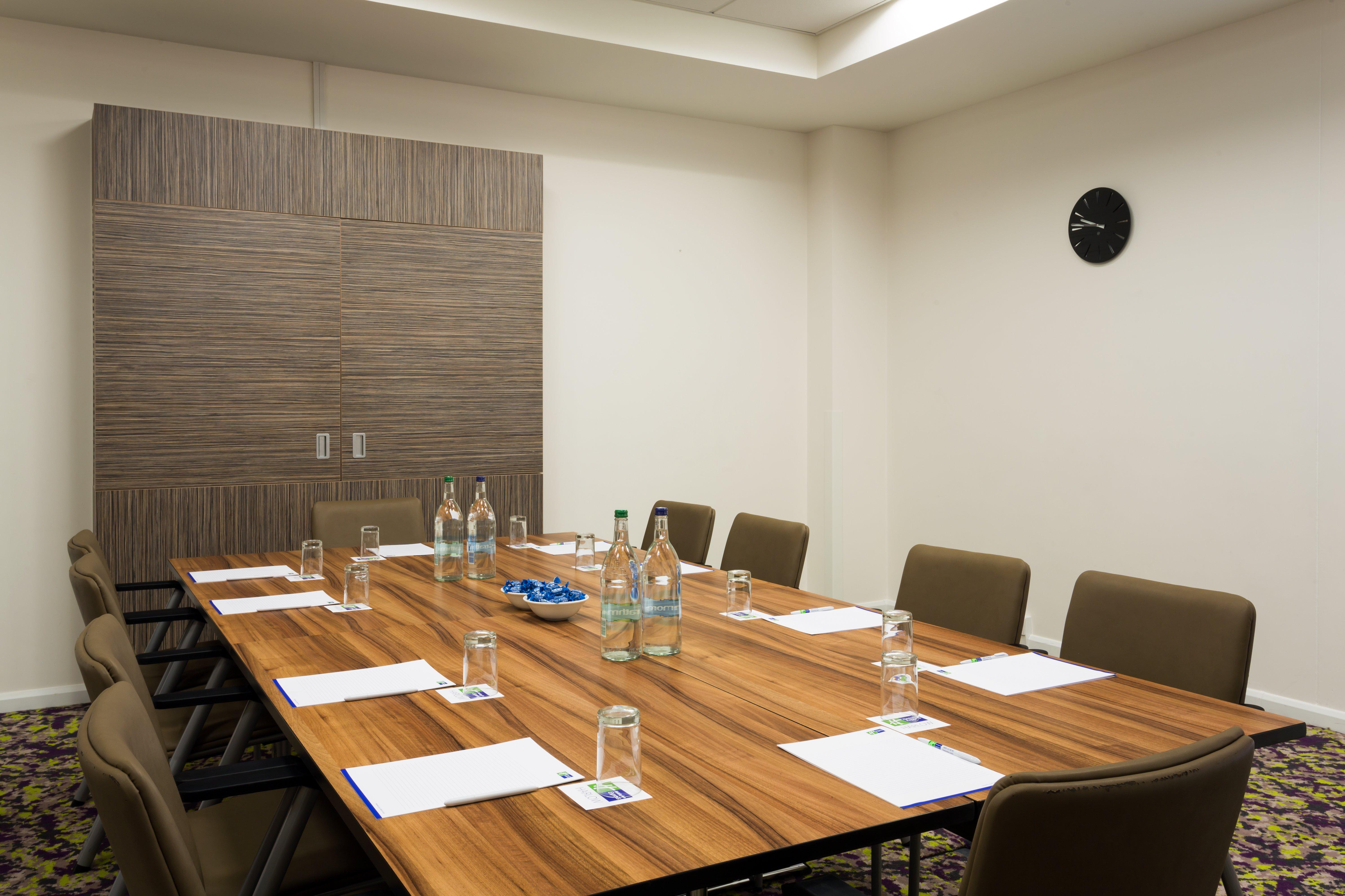 Holiday Inn Express Harlow By Ihg Εξωτερικό φωτογραφία