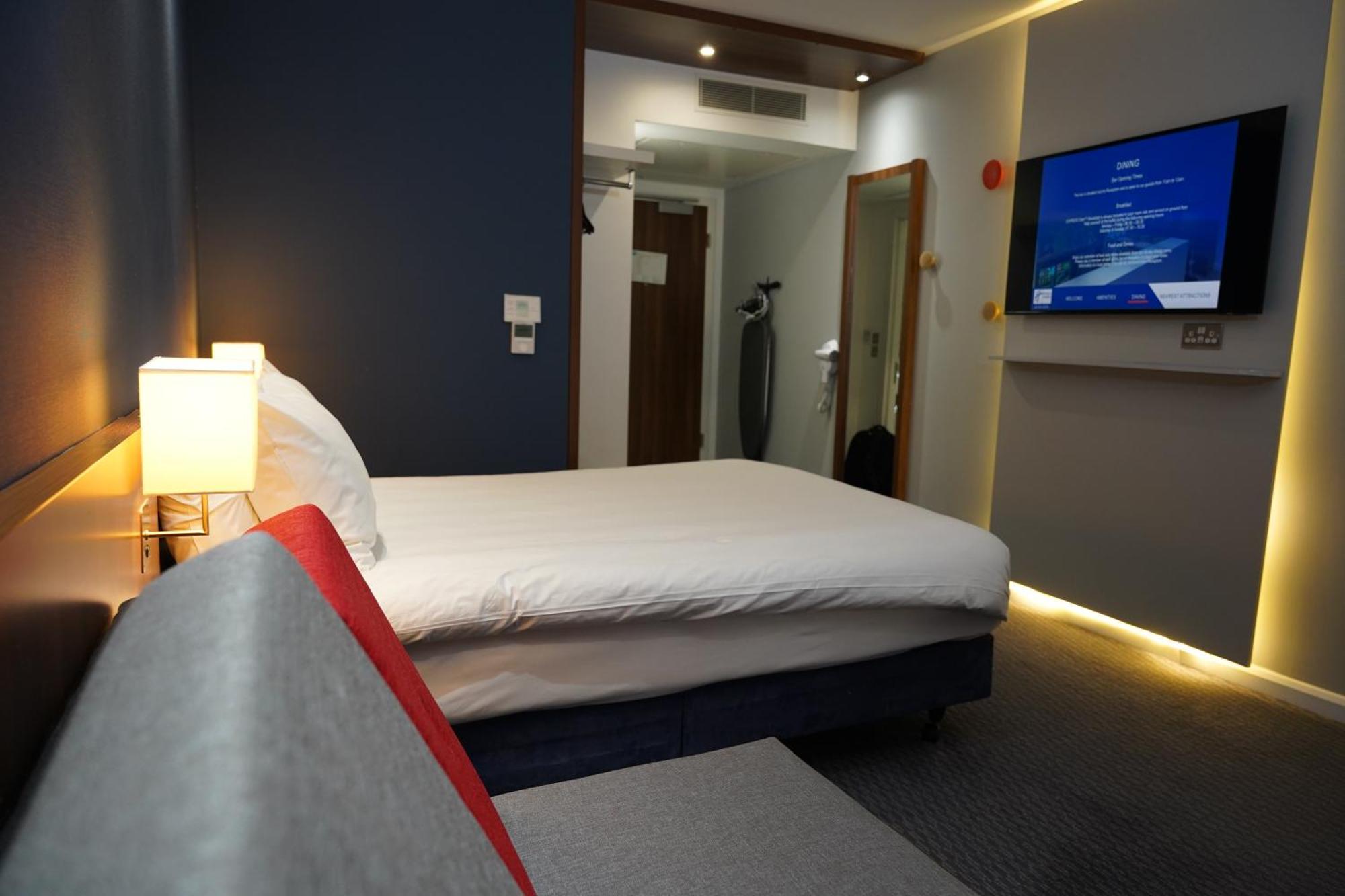 Holiday Inn Express Harlow By Ihg Εξωτερικό φωτογραφία