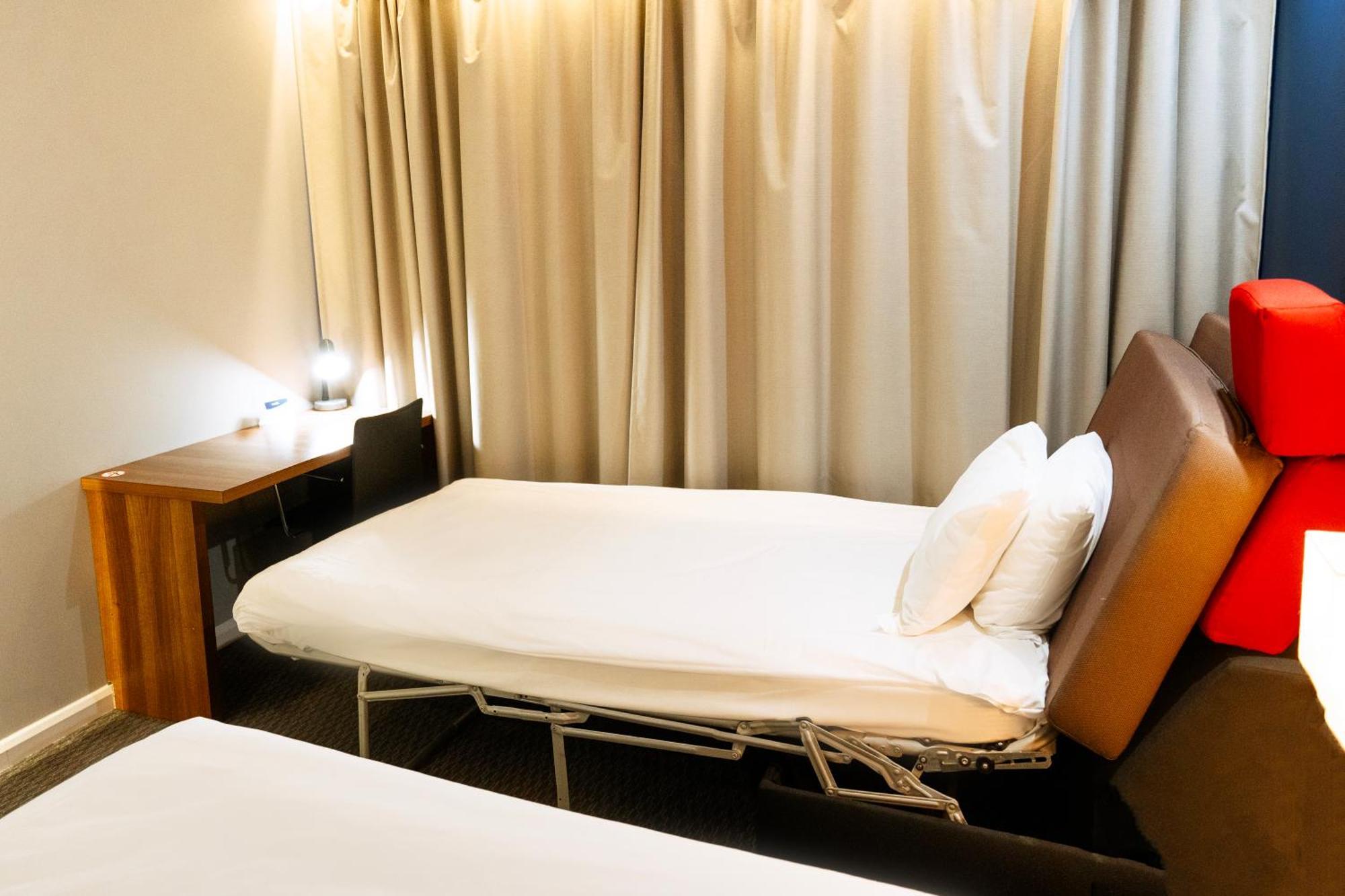 Holiday Inn Express Harlow By Ihg Εξωτερικό φωτογραφία